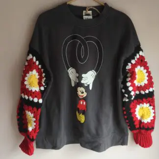 Sudadera Upcycled "Mickey" Crochet