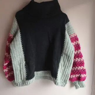 Sudadera Upcycled "Doodle" Crochet