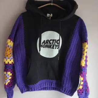Sudadera Upcycled "Arctic Monkeys" Crochet