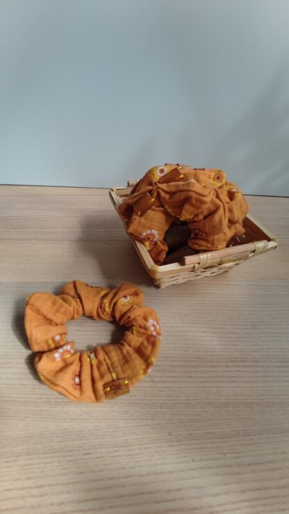 Coletero Scrunchie Orange Flowers - Imagen 2