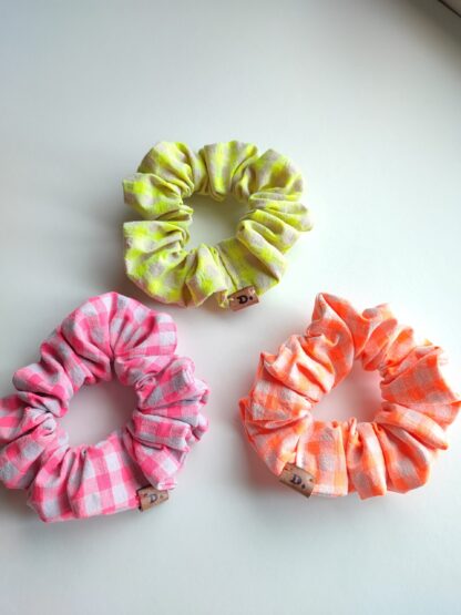 Coletero Scrunchie Vichy Pink Neon - Imagen 3