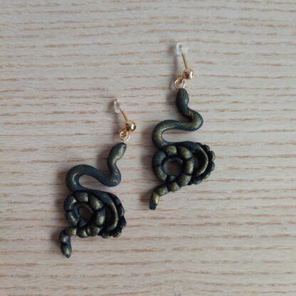 Pendientes Serpiente negra y dorada - Imagen 2