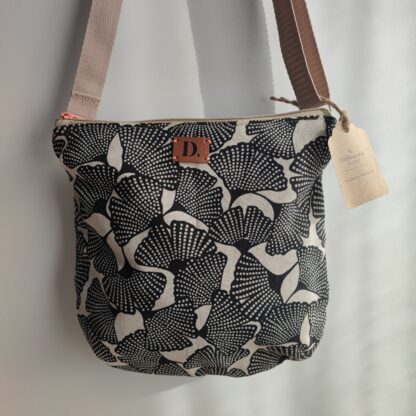 Sling Bag Ginkgo Negro y Coral - Imagen 3