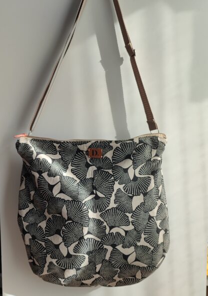 Sling Bag Maxi Ginkgo Negro y Coral